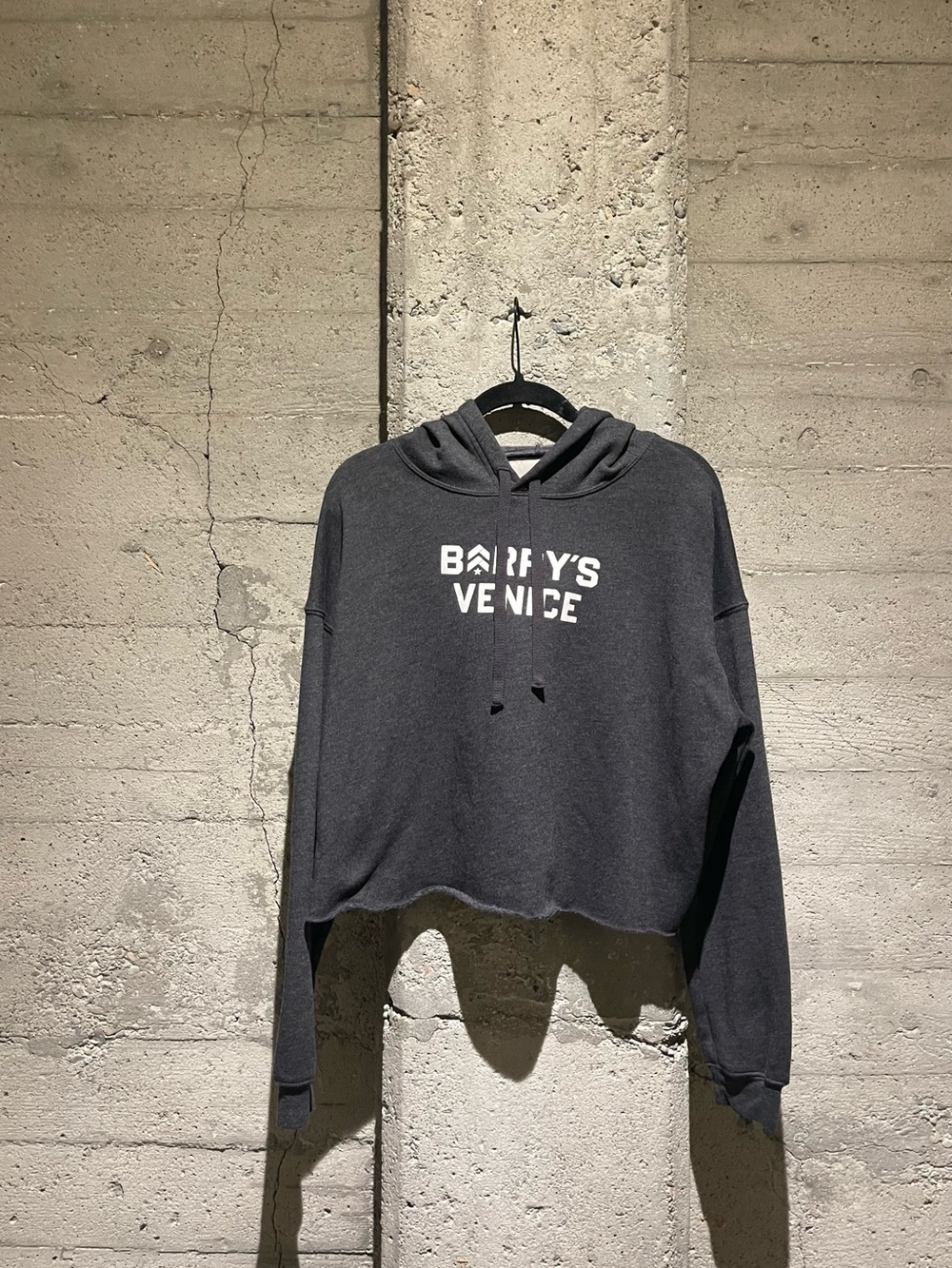 BARRY’S BOOTCAMP Venice Charcoal Cropped Hoodie Size: LARGE NWOT 🏷️ MSRP: $88
